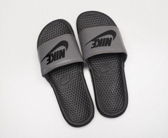 Сланцы Nike grey