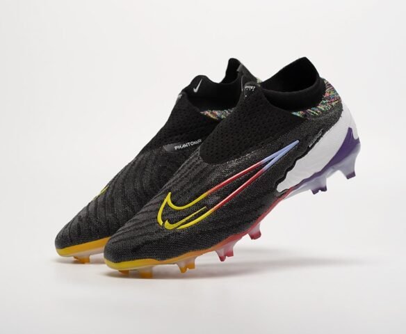 Футбольная обувь Nike Gripknit Phantom GX FG черные