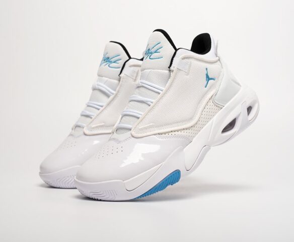 Jordan Max Aura 4 белые