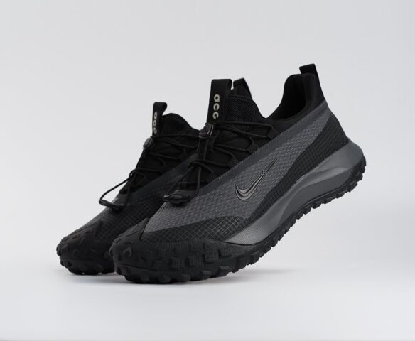 Nike ACG Mountain Fly Low black