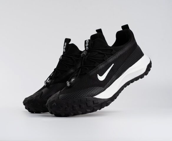Nike ACG Mountain Fly Low black-white
